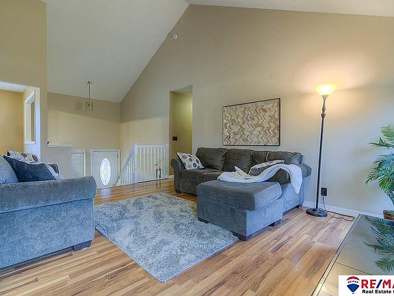 3rd image of 707 Eagle View Dr