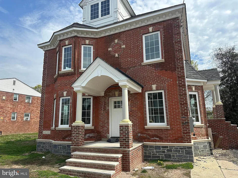 340 Connecticut Ave #2