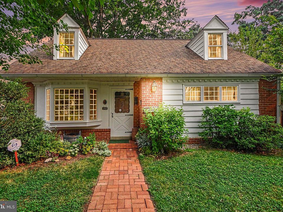1st image of 142 Oxford Cir