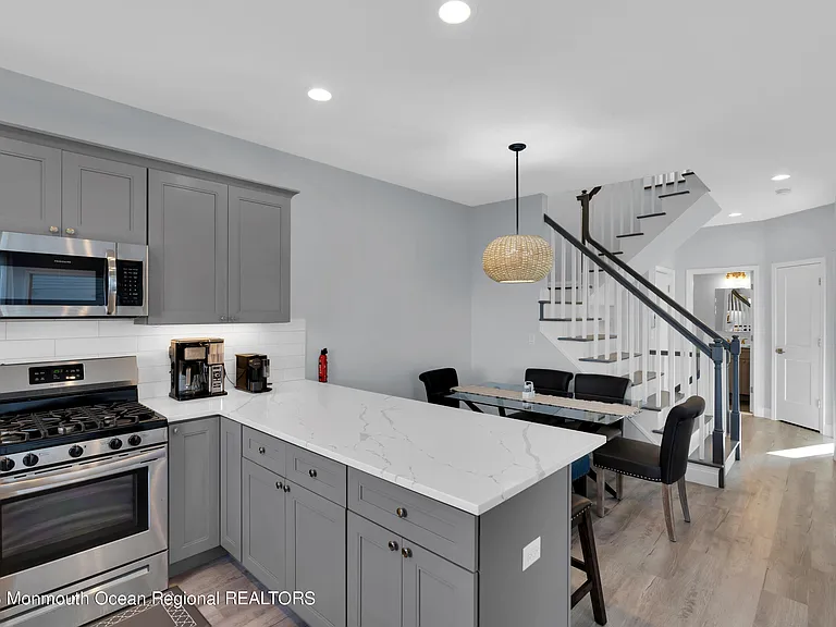 121 Dewey Dr — Photo 11