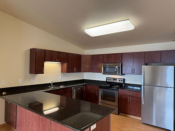 4th image of 627 33rd Ave W #605-310
