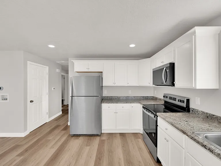2670 S 360 E — Photo 6