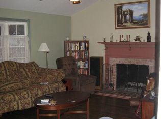 32 Suffolk Rd, Hampton Bays, NY 11946