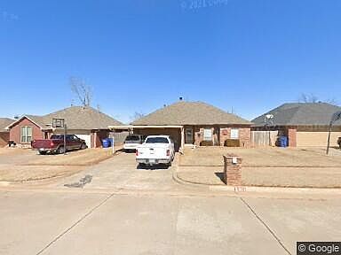 1st image of 805 W Dowden Dr