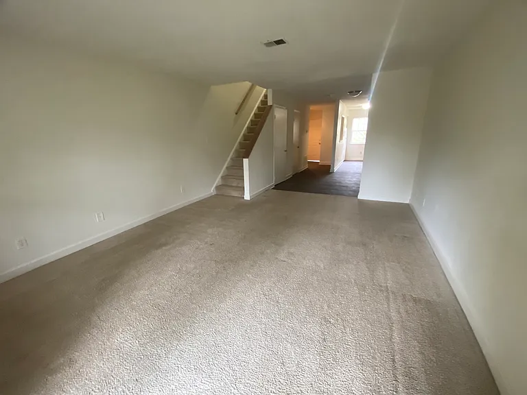 Avery Close Condominiums — Photo 89