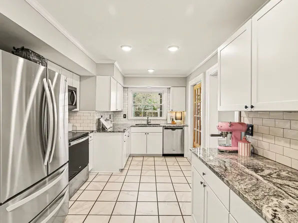 910 S 2nd St, Smithfield, NC 27577