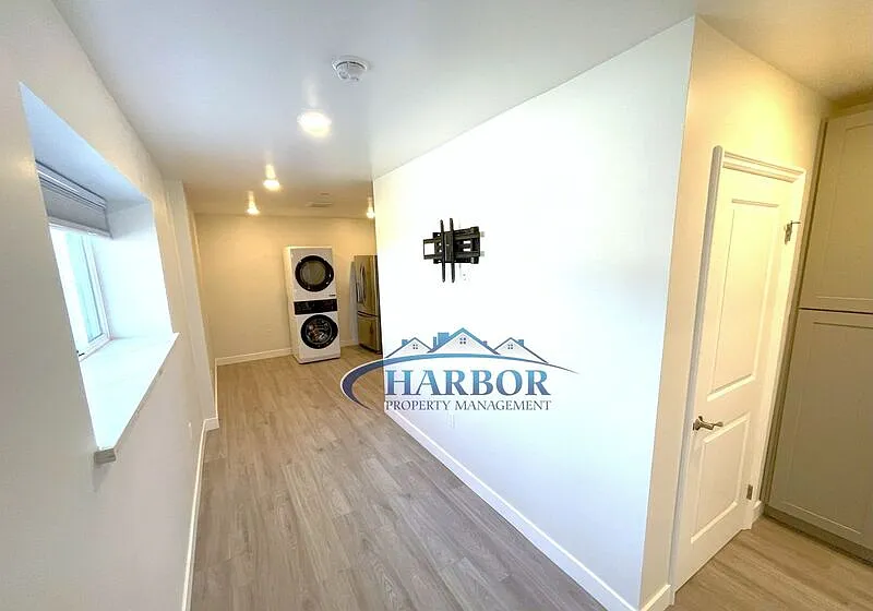 1 bed, 1.0 bath, $2,200 — Photo 2