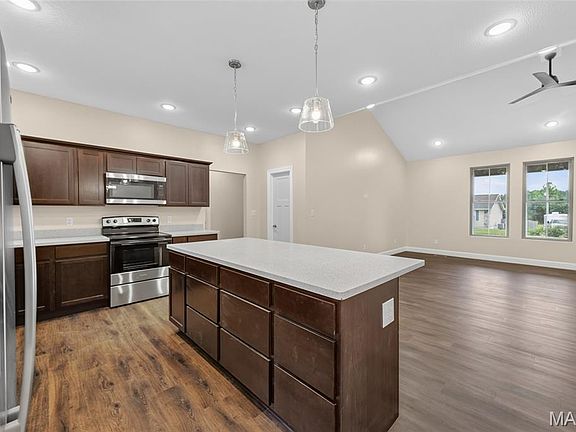 5th image of 112 Sweet Valley Cir