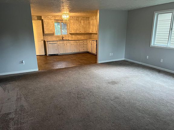 2nd image of 821 NE 106th Ave