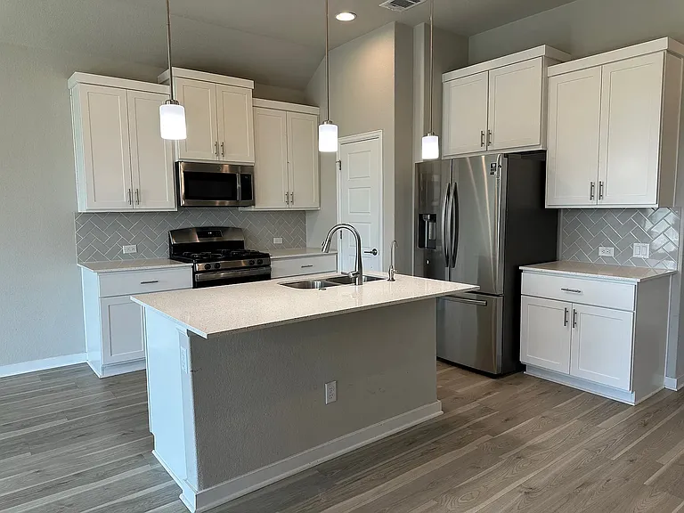 441 Saturnia Dr — Photo 10