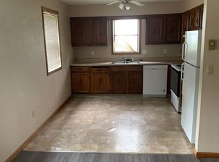 405 3rd Ave SW #1, Cascade, IA 52033