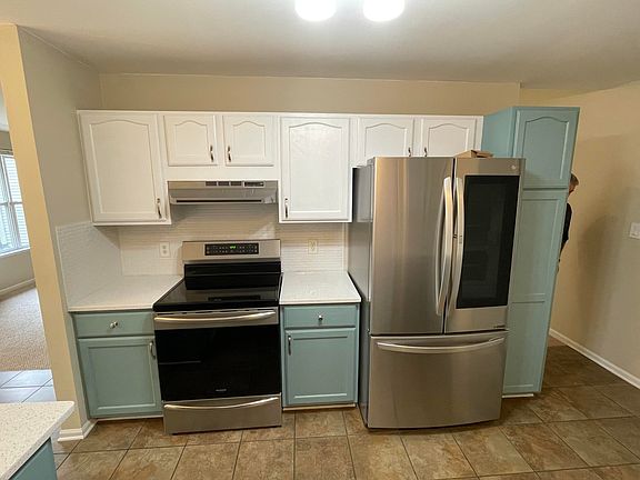 4th image of 372 Woodfield Square Ln