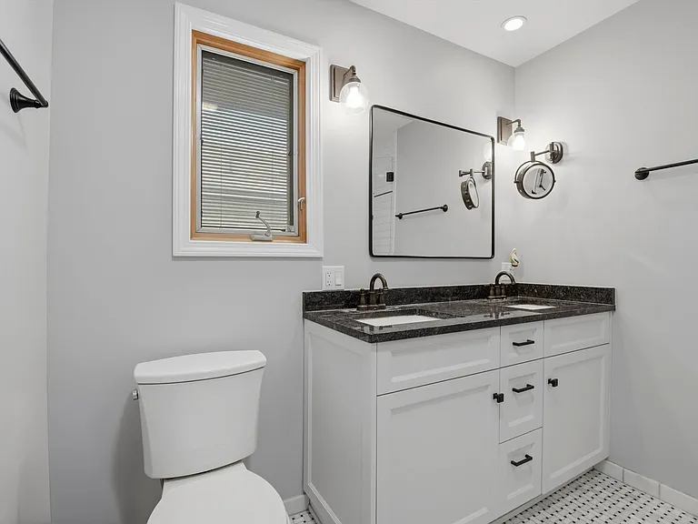 822 S Chester Ave — Photo 22