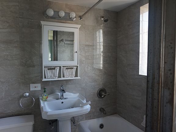 4th image of 312 E 42nd St #2610