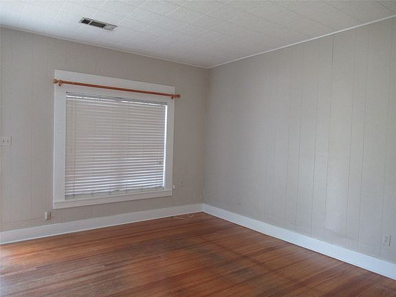 4th image of 2213 Greenville St