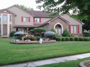 14851 Chatham Dr, Shelby Township, MI 48315