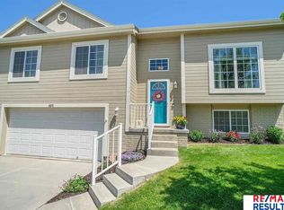 16876 Camden Ave, Omaha, NE 68116