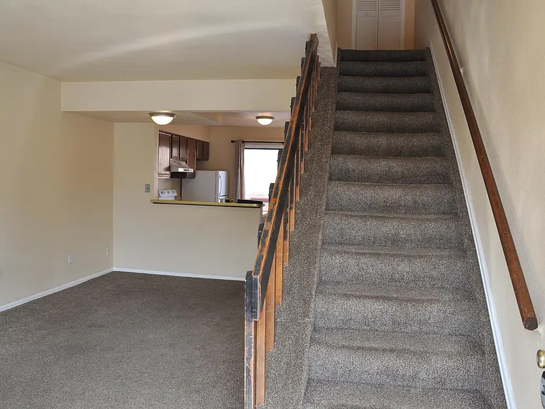 1922 N Salem Ave — Photo 3