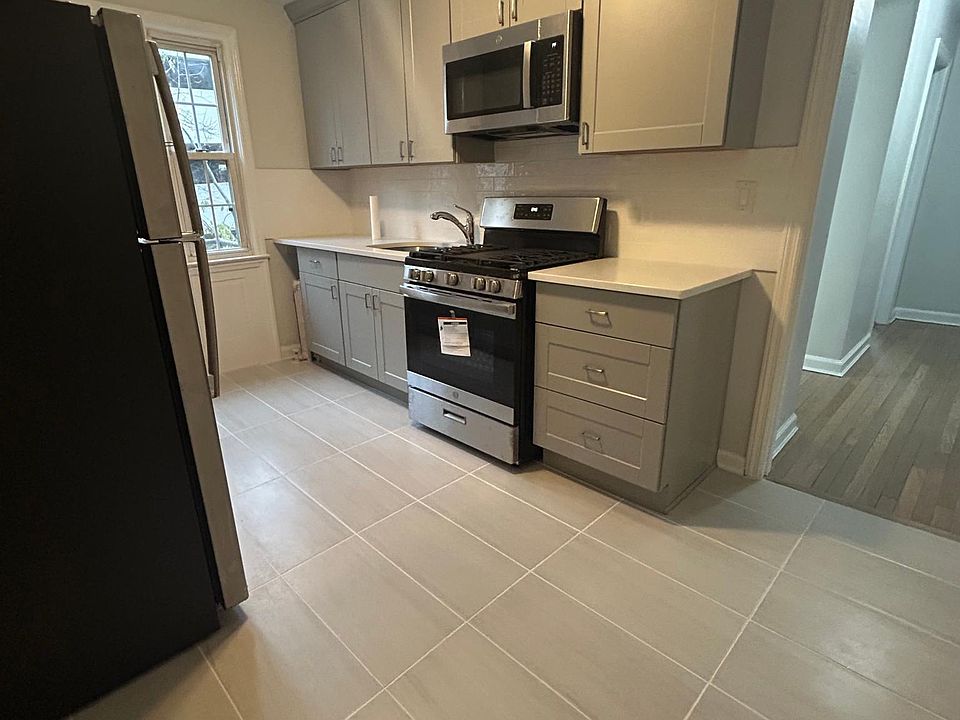 1st image of 2475 Summer St #4