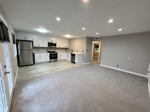 3rd image of 5861 Poplar Hall Dr #B25