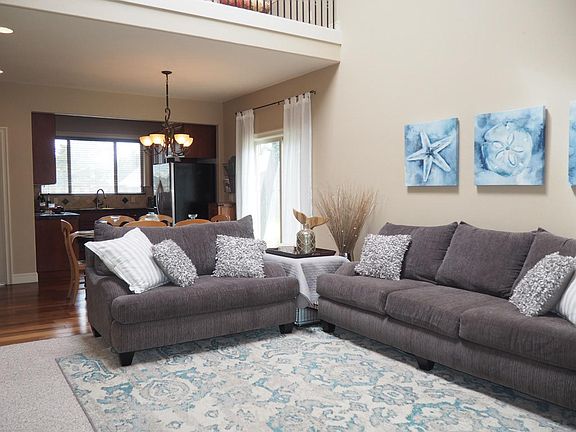 2nd image of 136 28th St NW #136