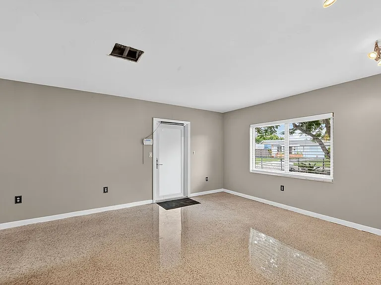 13000 NW 20th Ave — Photo 11