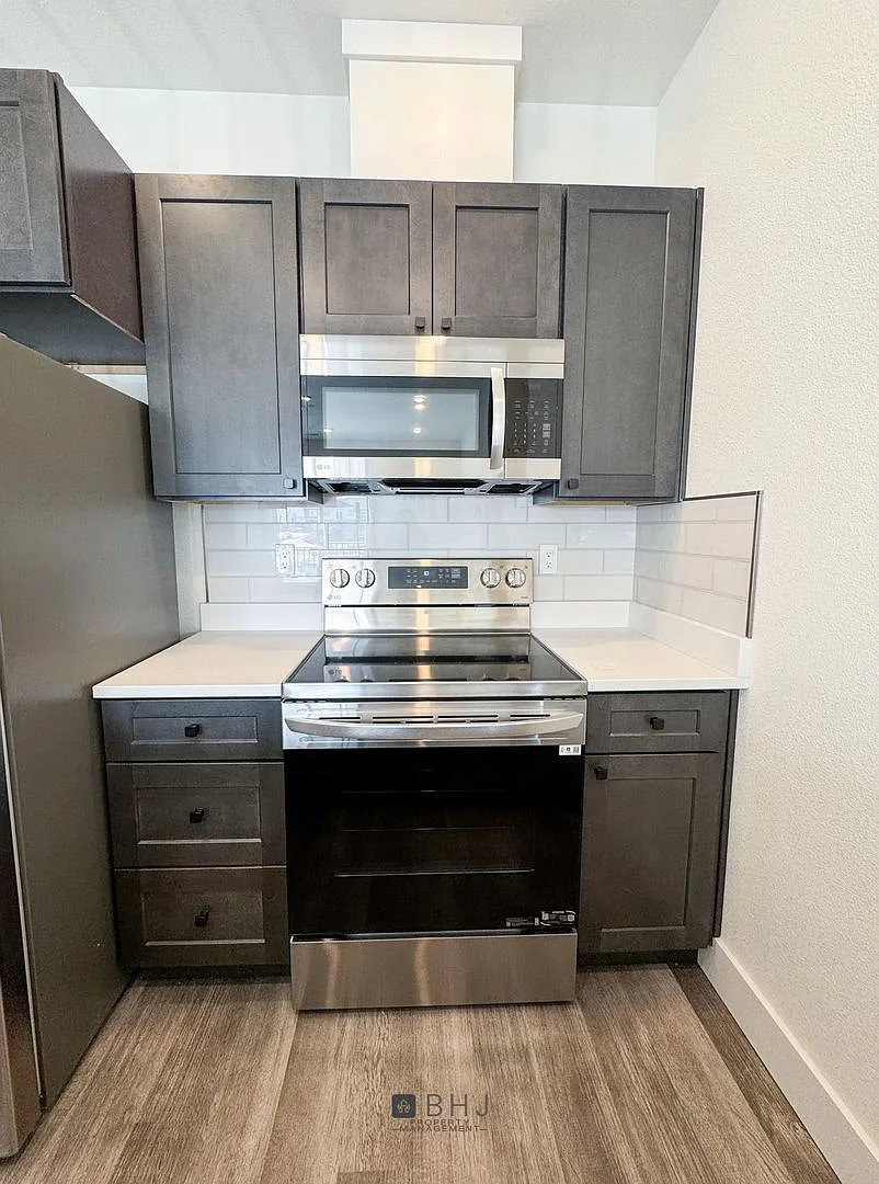 NEW Pet Friendly 1 bed/ 1 bath apartment! — Photo 4