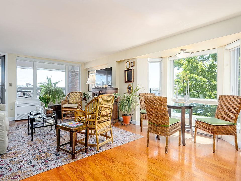 1st image of 715 Chandlers Wharf #715