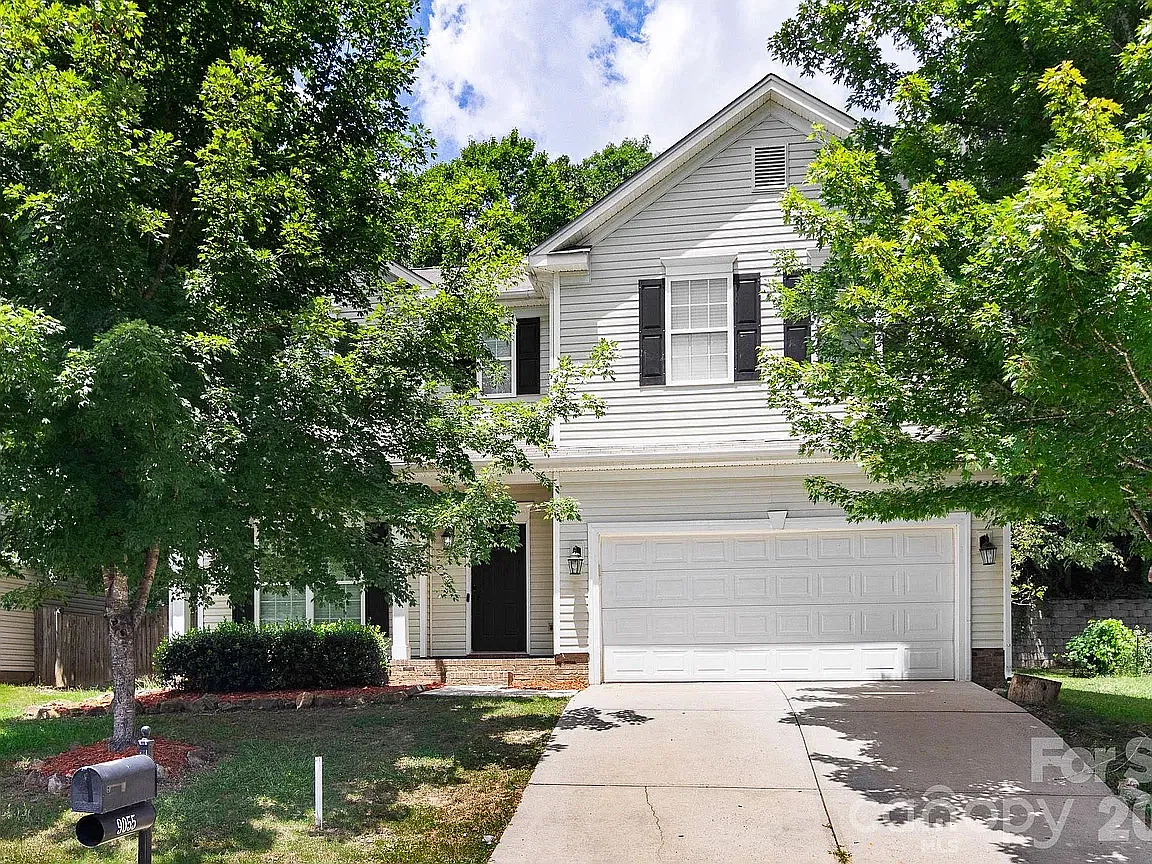 9055 Pembroke Ct — Photo 1