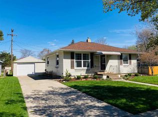 105 Scheurmann St, Essexville, MI