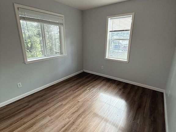 2nd image of 6106 NE Oar Dr