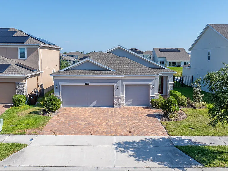 4921 Olivia Ct — Photo 2