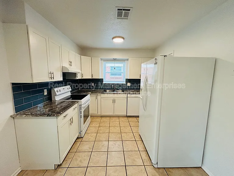 633 Lotus Ave — Photo 7