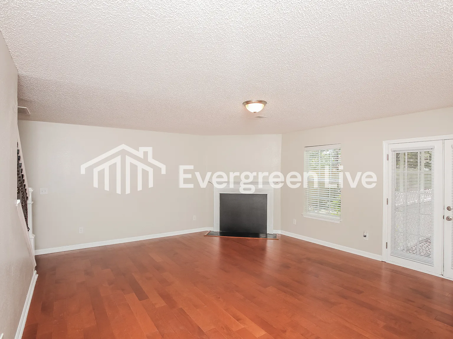 4 bed, 2.5 bath, 2286 sqft, $2,095 — Photo 4
