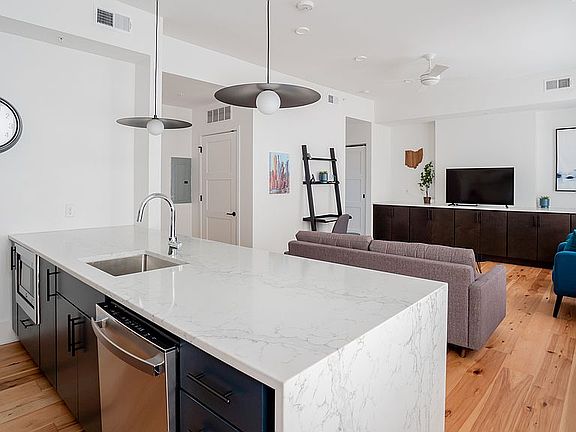 4th image of 50 E Court St #408