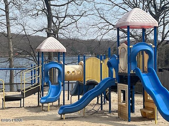 5th image of 149 Arbor Dr