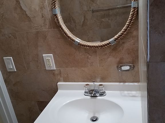 5th image of 1070 NE 159th St