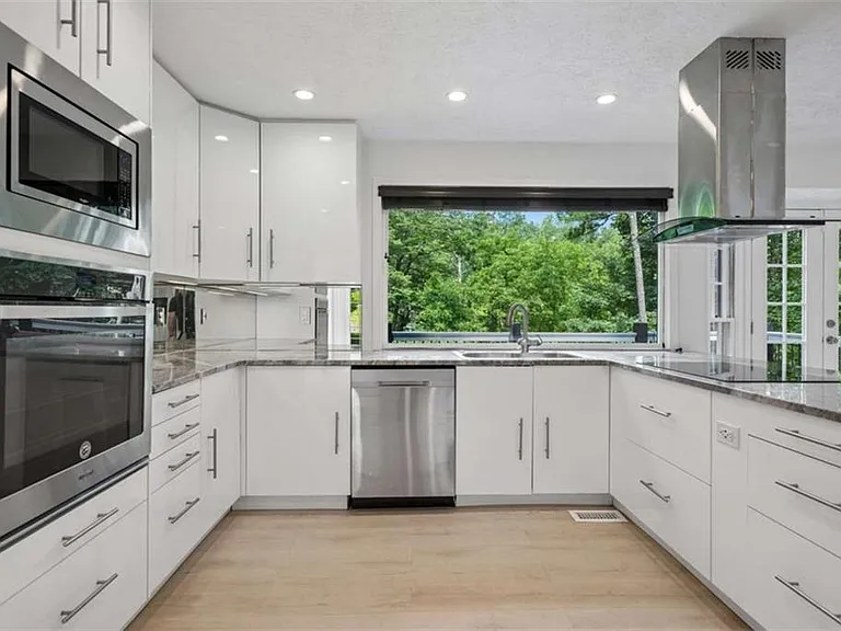 5132 Willow Point Pkwy — Photo 9