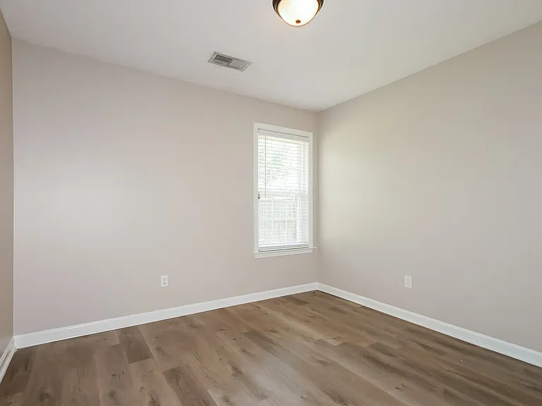 10050 Bloomsbury Ave — Photo 13