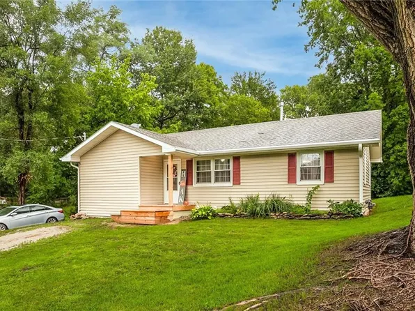 807 Broadway St, Richmond, MO 64085