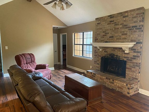4th image of 108 W Lakeshore Dr
