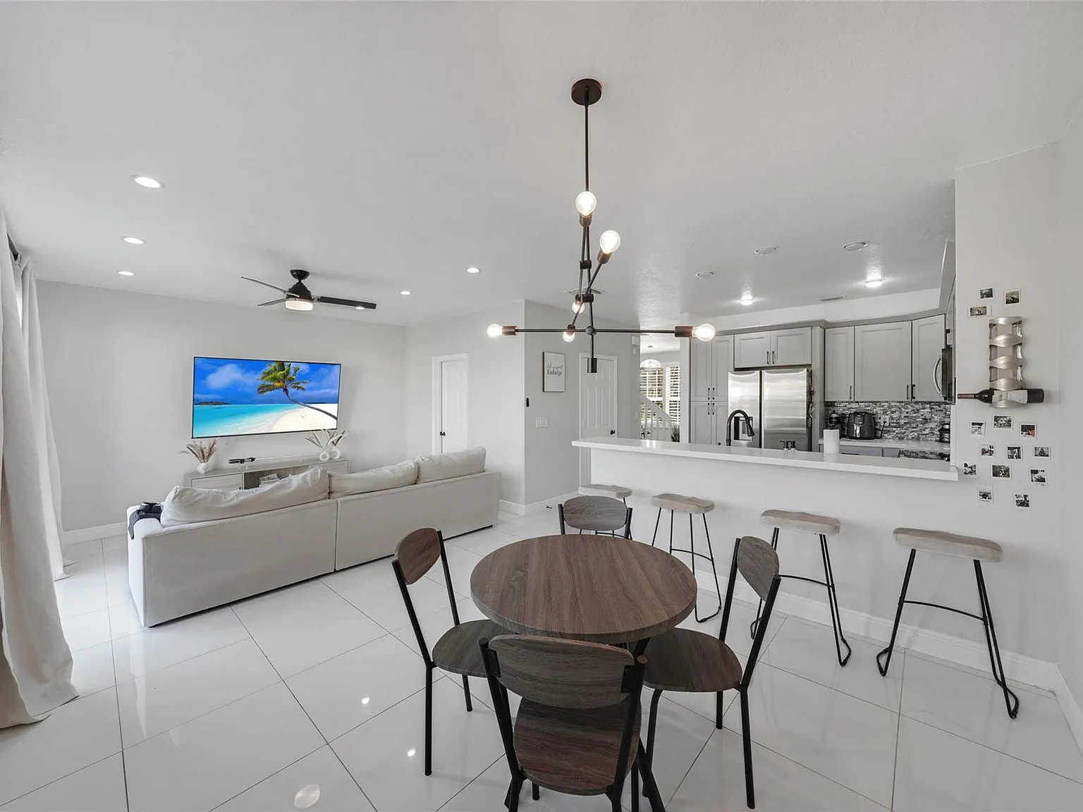 3 bed, 2.5 bath, 1514 sqft, $3,200 — Photo 1