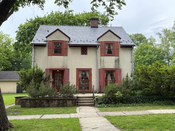 128 W 8th Ave, Naperville, IL 60563