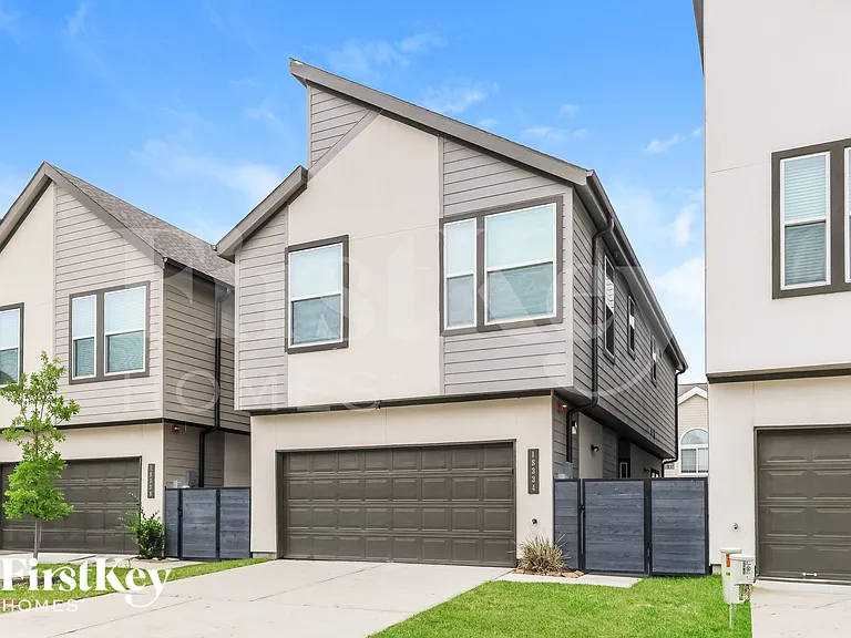 18334 W Centro Cir — Photo 2