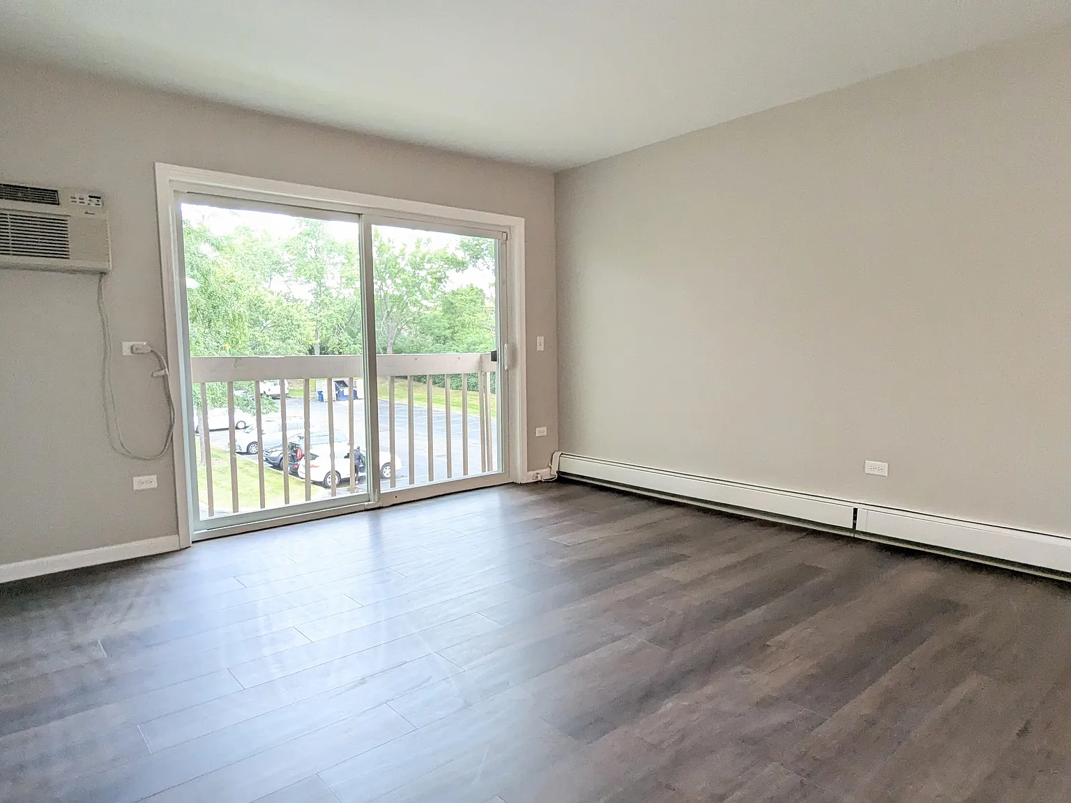 2 bed, 1000 sqft, $1,800 — Photo 2