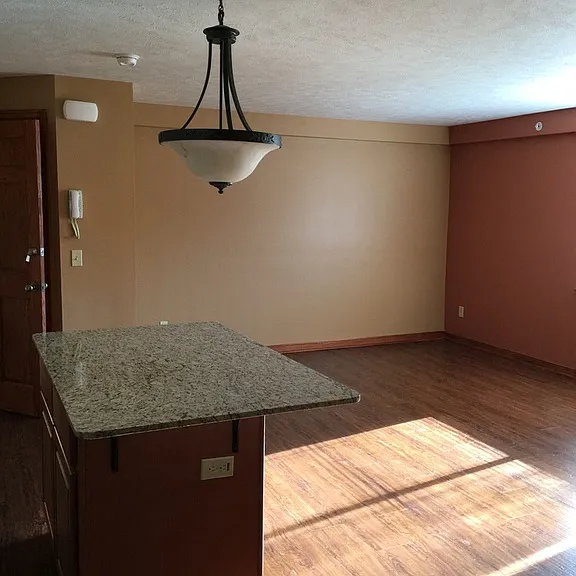Hallwood Manor Apartments — Photo 30
