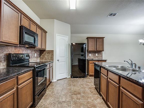 5th image of 2535 Stonegate Dr