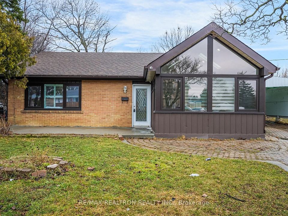 1st image of 30 Lawrence Cres