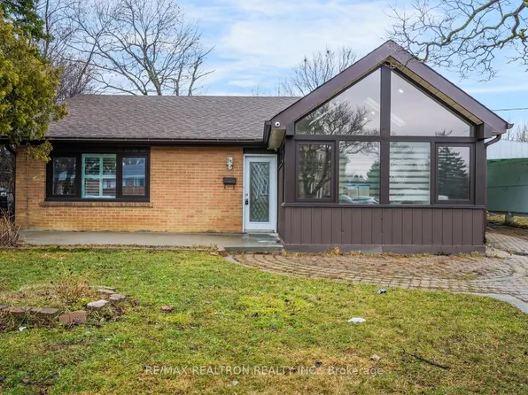 30 Lawrence Cres, Brampton, ON L6W 2P3