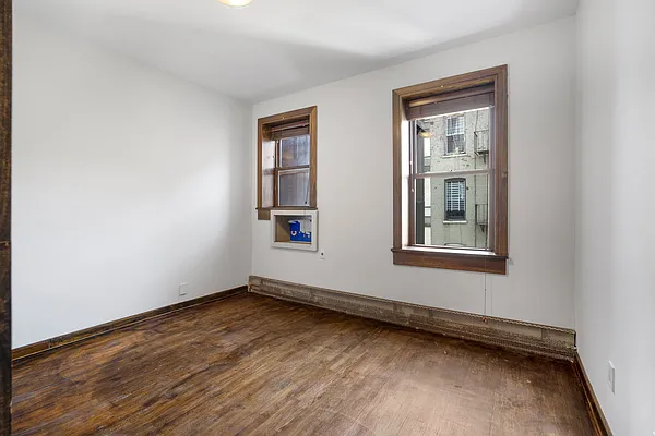 Rented by Safdie Realty Group | media 14